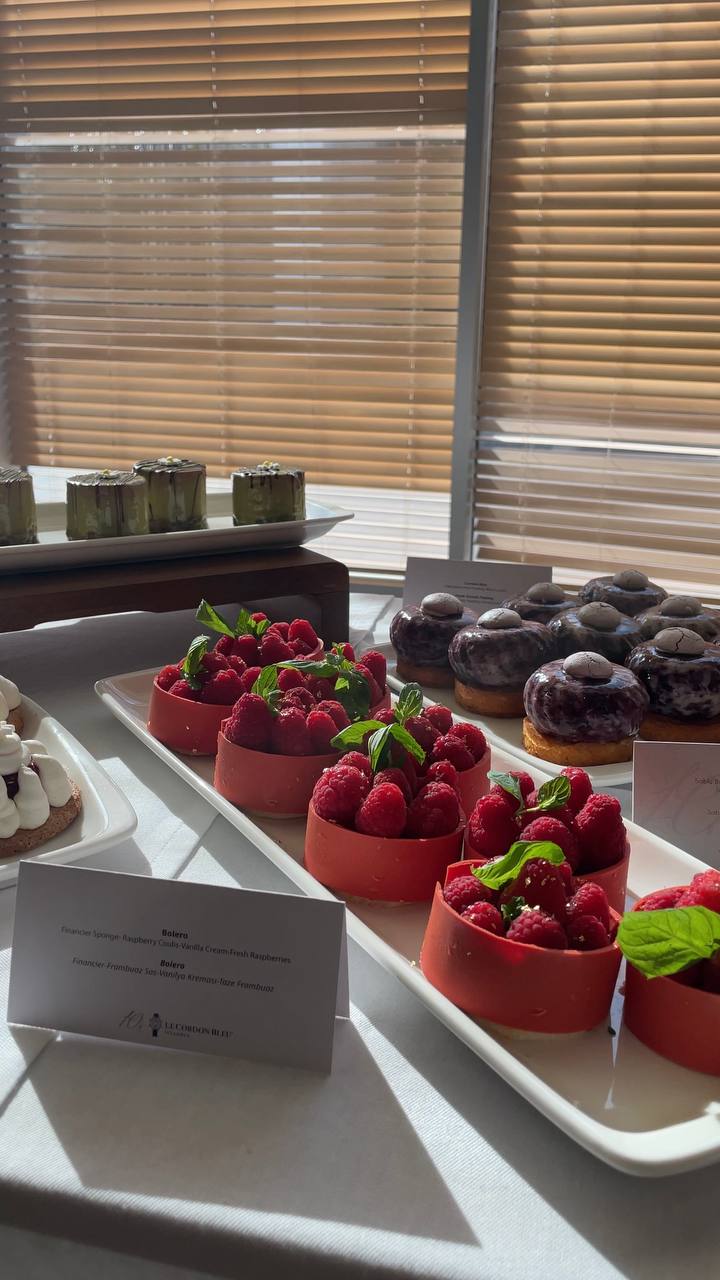 Le Cordon Bleu Стамбұлда десерт дайындау